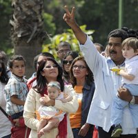 Pēc Čavesa pēcteča trauslās uzvaras Venecuēlā nenoteiktības gaisotne