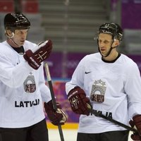 Latvijas hokejistiem nebūs pārbaudes spēles pret Austriju, treniņus aizvada nemainīgos virknējumos