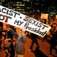 Portlendā pret Trampu vērstie protesti pāraug nemieros