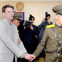 Ziemeļkoreja pieprasījusi ASV apmaksāt nebrīvē līdz nāvei nomocītā Vormbīra ārstēšanu