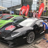 ФОТО, ВИДЕО: В Ригу прибыла колонна из 60 суперкаров Gran Turismo
