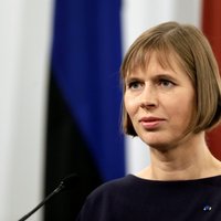 Президент Эстонии заявила, что "фашистов" в страну привозят по заказу Кремля