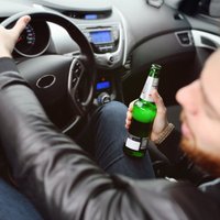 Narkoloģe: autovadīšanai drošas alkohola devas nav