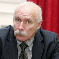 Апинис: уехавший в Славянск латвийский врач - не хирург и вряд ли пригодится ополченцам
