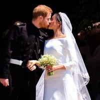Секрет свадебного наряда Меган: кусочек синего платья с первого свидания с Гарри в подкладке
