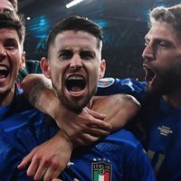 Itālija pēcspēles sitienu sērijā pieveic Spāniju un iekļūst 'Euro 2020' finālā
