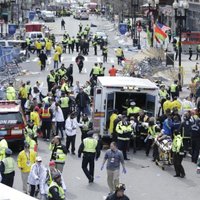 Divi bojāgājušie sprādzienos līdzās Bostonas maratona finišam (+ VIDEO) (plkst.0.28)