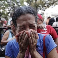 Прощание с Чавесом: катафалк окружили десятки тысяч плачущих венесуэльцев (ФОТОГАЛЕРЕЯ)