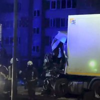 Jēkabpilī divu kravas auto sadursmē gājis bojā cilvēks