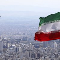 ВИДЕО: Иранские военные попали ракетой в свой корабль во время учений