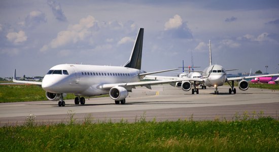 Revidenti vērtēs Kariņa lidojumus; 'privātas lidmašīnas' izmantojuši arī citi premjeri