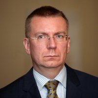 Дзинтарс: глава МИД Ринкевич запугивает латвийцев, принуждая согласиться на беженцев