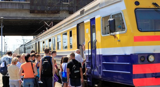 Līgo svētkos atsevišķos vilcienu maršrutos palielinās vagonu skaitu