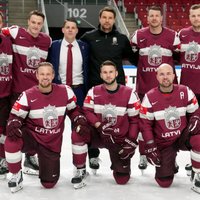 Latvijas hokeja izlase par sniegumu pasaules čempionātā aicināta uz Dziesmu svētku noslēguma koncertu