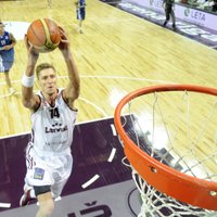 Latvijas basketbola izlase neatstāj cerības Slovākijai