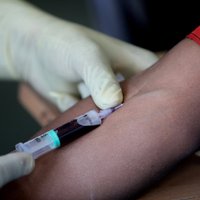 Опрос: только треть жителей Латвии готова вакцинироваться от Covid-19, это худший показатель среди стран Балтии