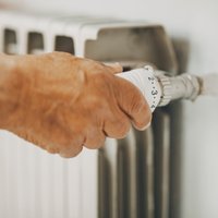 No aizkariem līdz termostatiem: kā kontrolēt apkures izmaksas ziemas laikā
