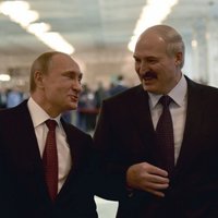 Лукашенко при встрече перепутал Путина с Медведевым