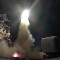 ASV uzbrūk Sīrijai: uz aviobāzi raidītas 59 raķetes