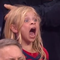 Video: Sešgadīgas hokeja fanes patiesā sajūsma par 'Capitals' uzvaru Stenlija kausa spēlē