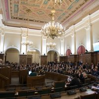 Lai sasauktu Saeimas sēdi valdības apstiprināšanai, jāiesniedz valdības deklarācija ar visu topošo ministru parakstiem
