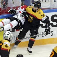 Vācijas hokeja izlasei 'sausā' uzvara pār Austriju