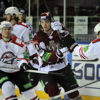 Rīgas 'Dinamo' uzvar 'bullīšos' un turpina KHL sezonu