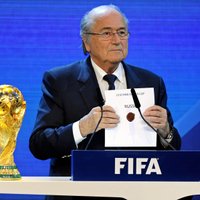 FIFA skandāls: Krievijai un Katarai varētu atņemt PK rīkošanas tiesības