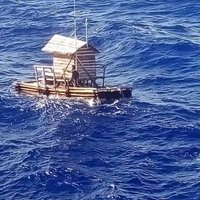 Indonēziešu pusaudzis 49 dienas dreifē okeānā ar zvejas namiņu