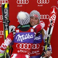 Šifrina un Fenningere dala uzvaru jaunās kalnu slēpošanas sezonas pirmajās sacensībās