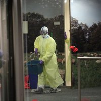 Zinātnieki: Ebolas vīruss oktobrī var sasniegt Franciju un Lielbritāniju