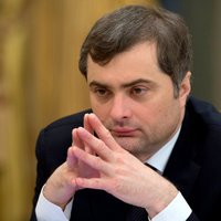 'Krievijas Gēbelss': kas ir propagandas aparāta smadzenes Vladislavs Surkovs