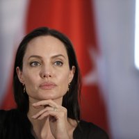 Анджелина Джоли - о геноциде в Камбодже, Брэде Питте и Трампе