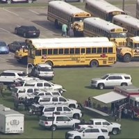 Vidusskolā Teksasā izcēlusies apšaude; vismaz astoņi bojāgājušie