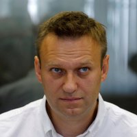 Krievijas opozicionāru Navaļniju notiesā uz pieciem gadiem nosacīti