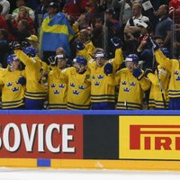 Video: Zviedru hokejistu vēsturiskā uzvara 'bullīšos' pār Kanādu