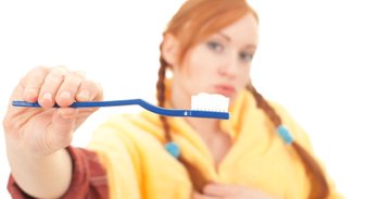 Срочное средство от прыщей: как использовать зубную пасту