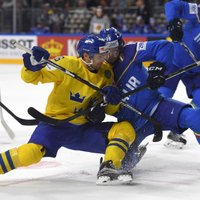 Zviedrijas hokejisti neiespringst un bez problēmām uzvar itāļus