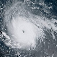 Karību reģionam uzglūnošā 'Irma' sasniedz ļoti bīstamas viesuļvētras spēku