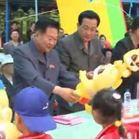 Video: Prieks un līksmība Starptautiskajā bērnu dienā Ziemeļkorejā