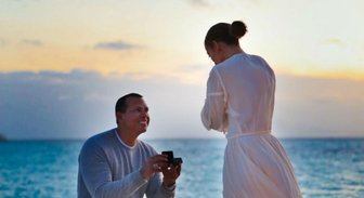 Закат на пляже: Дженнивер Лопес показала свою помолвку