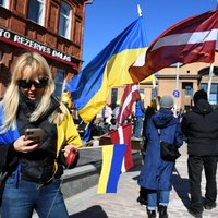 ФОТО: В Даугавпилсе прошло шествие в поддержку Украины