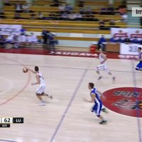 Video: Latvijas basketbola topu kuplina Dāvja Bertāna un Jāņa Strēlnieka spožās epizodes