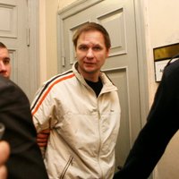 Bijušam Rīgas omonietim Mihailovam Lietuvas apelācijas tiesa atstāj spēkā mūža ieslodzījumu