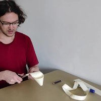 Video: cik papīra sloksnītei virsmu jeb eksperiments ar Mēbiusa lenti
