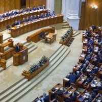 Rumānijas valdība iztur uzticības balsojumu