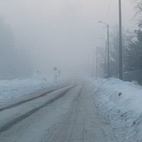 Sniega un apledojuma dēļ daudzviet apgrūtināta braukšana