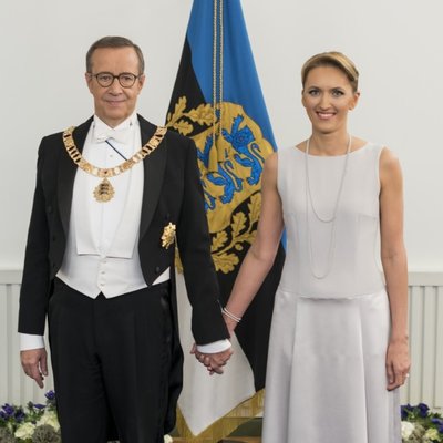 Первую леди Эстонии одевает дизайнер из Латвии