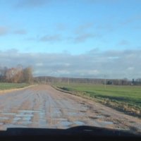 Video: Latvijas ceļu 'spožums un posts'; lasītājs apsver vākt līdzekļus ceļiem