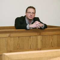 Суд оправдал бизнесмена Шталбергса по делу о поджоге автомобиля Вашкевича